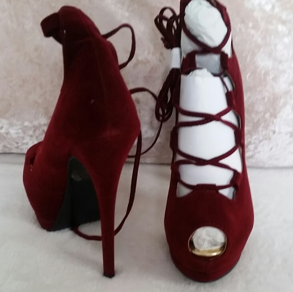 Lace up heeled shoe - Picture 3 of 4